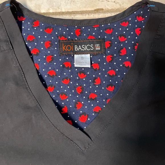 Koi scrub top - Picture 3 of 4